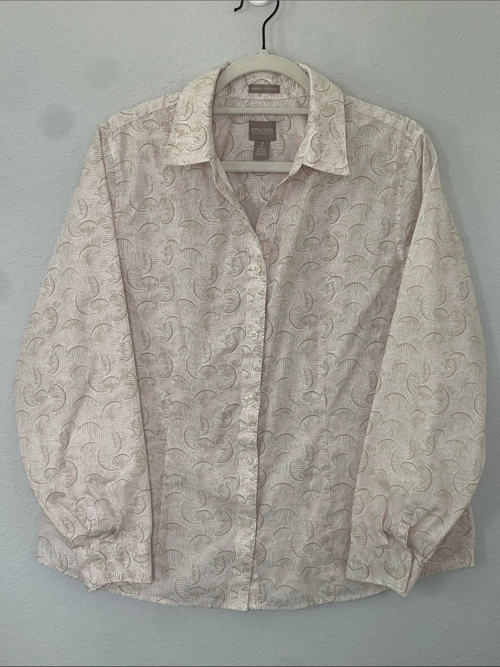 Chico's Sz 2 Cotton Button Down Shirt Pink Beige Abstract Print Wrinkle Free